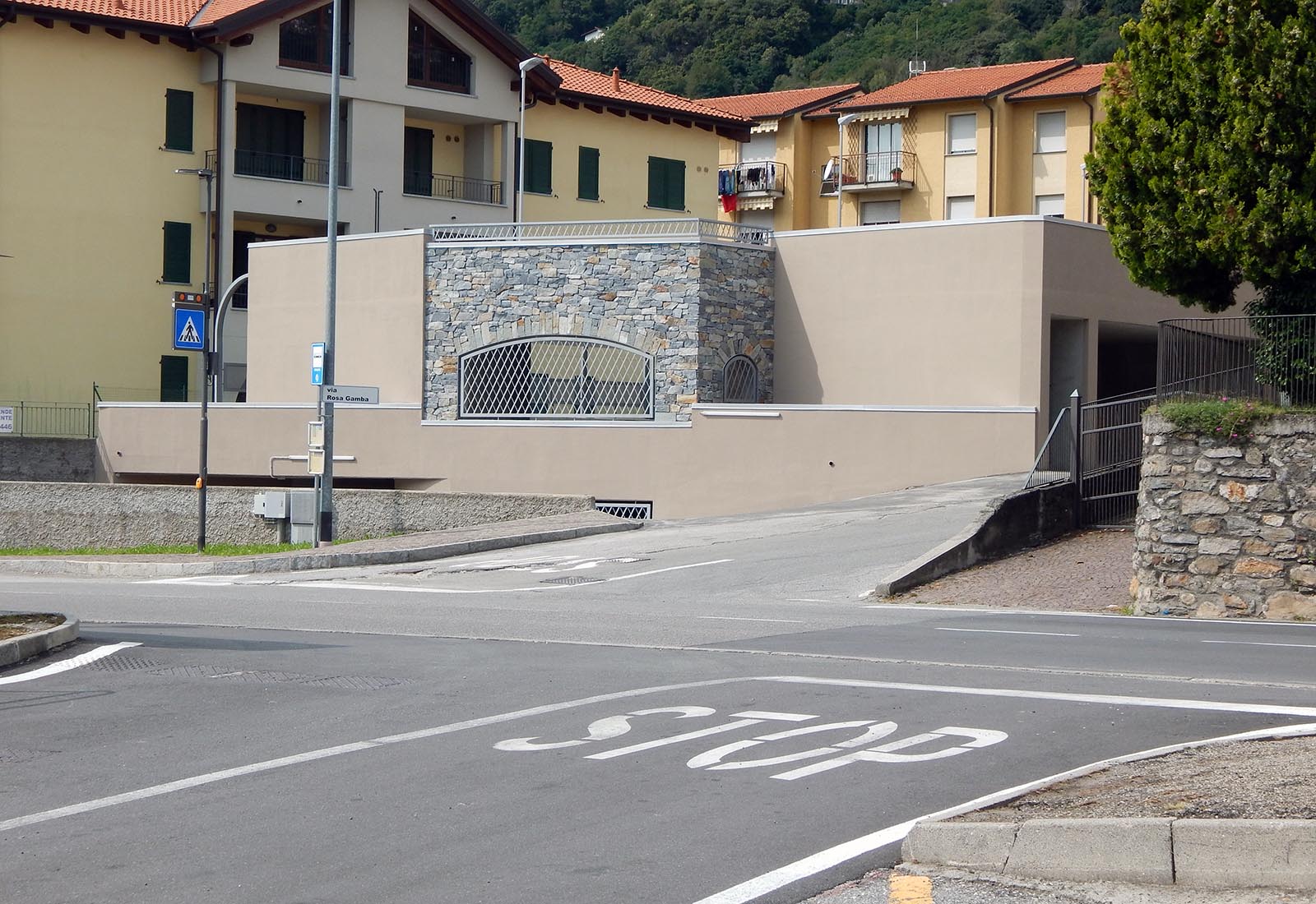 Public underground garage in Gravedona - The south front