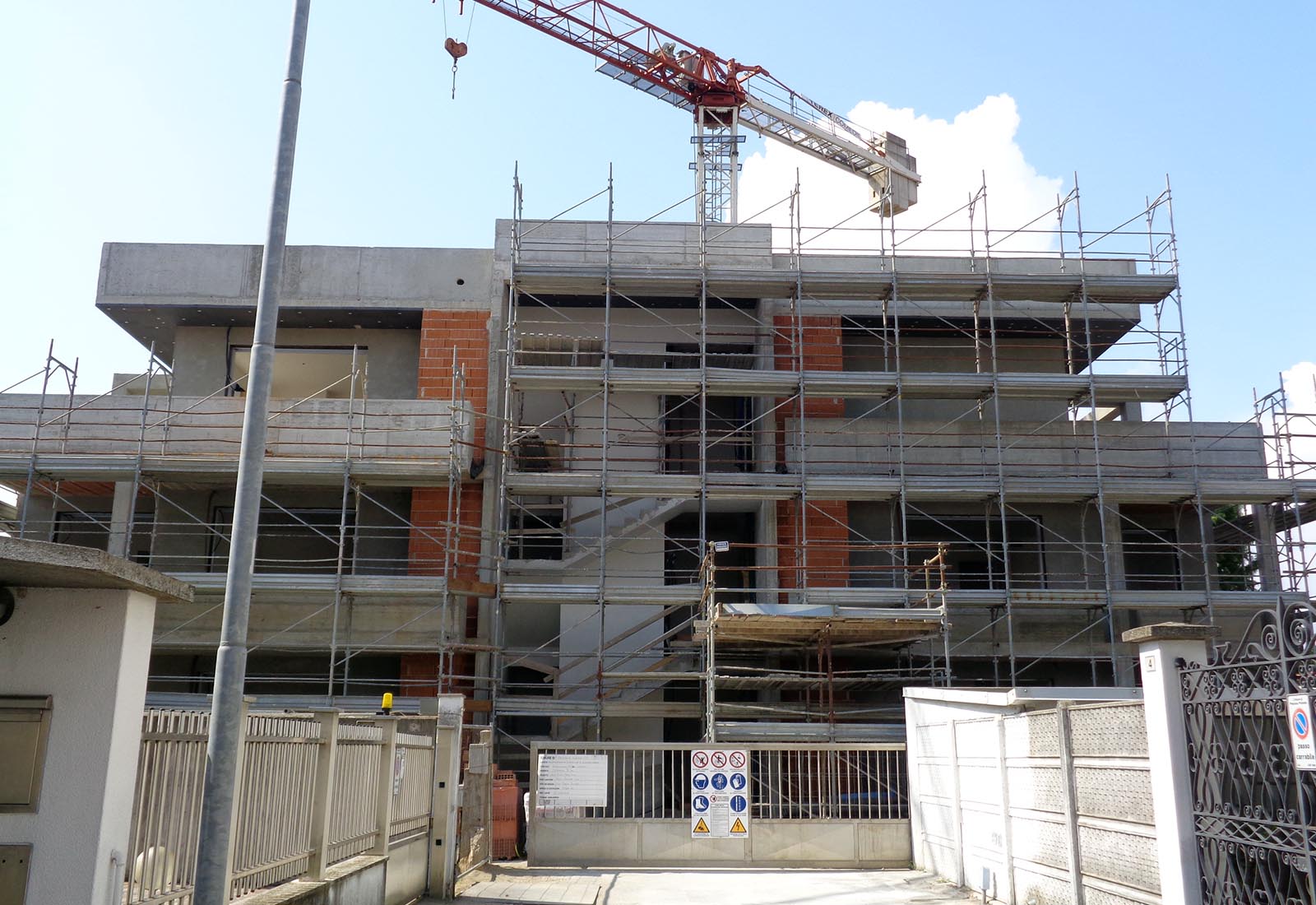 Residential building in Legnano street in Pregnana Milanese - The building site