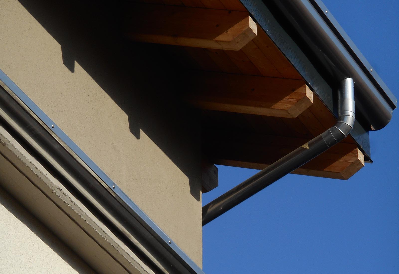 House in Crocefisso street in Rho - Detail of the facade