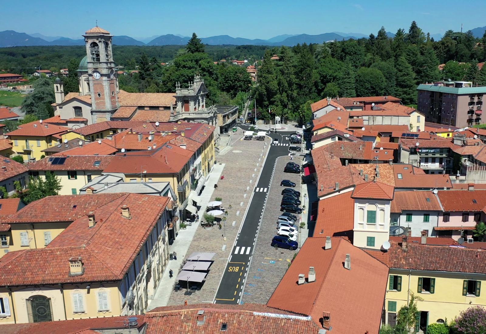 Piazza Libertà ad Appiano Gentile - Vista aerea