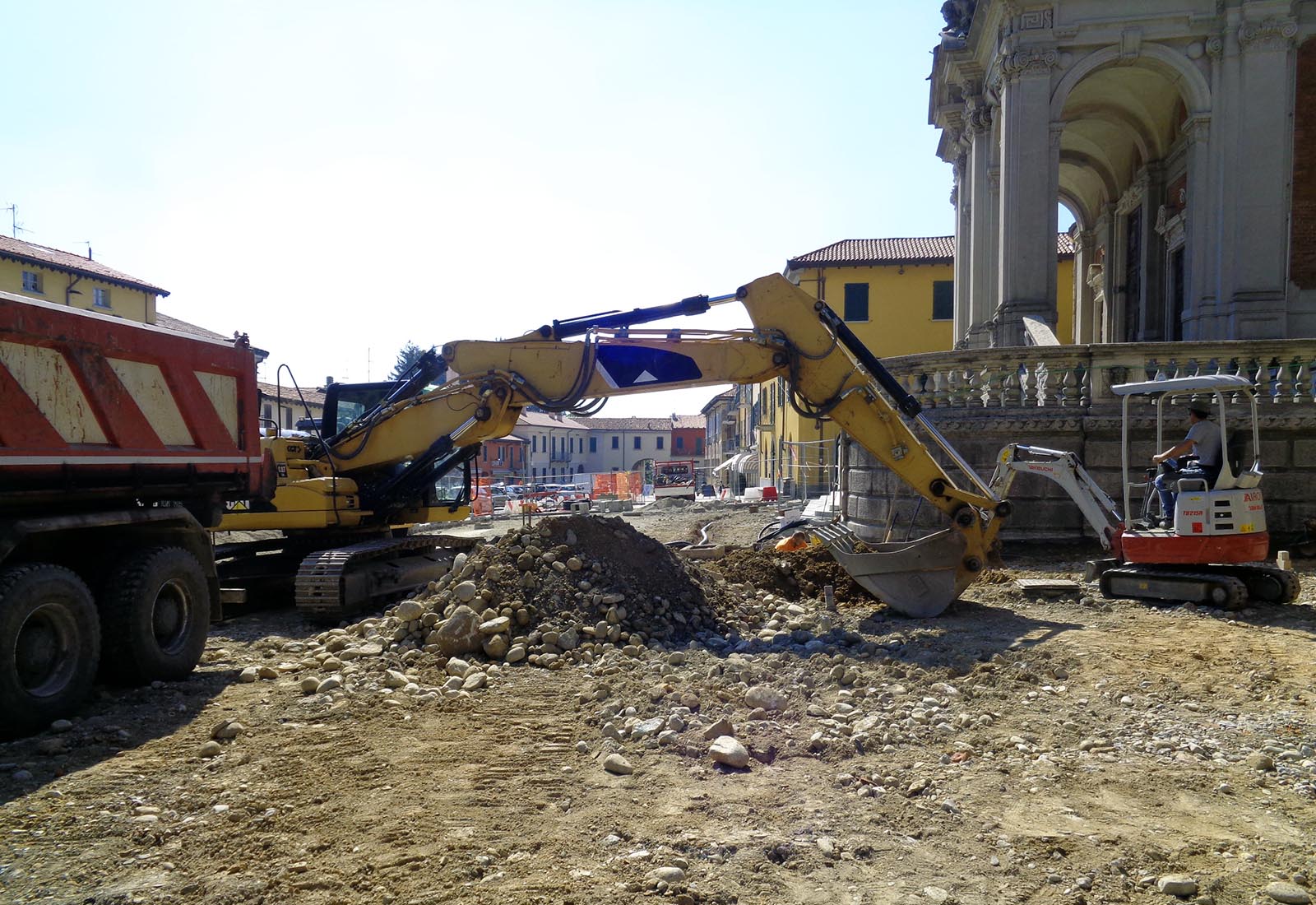 Piazza Libertà in Appiano Gentile - The construction site