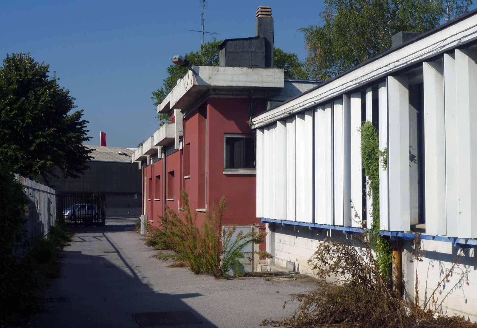 Accatastamento edifici produttivi a Pero - Vista del complesso immobiliare