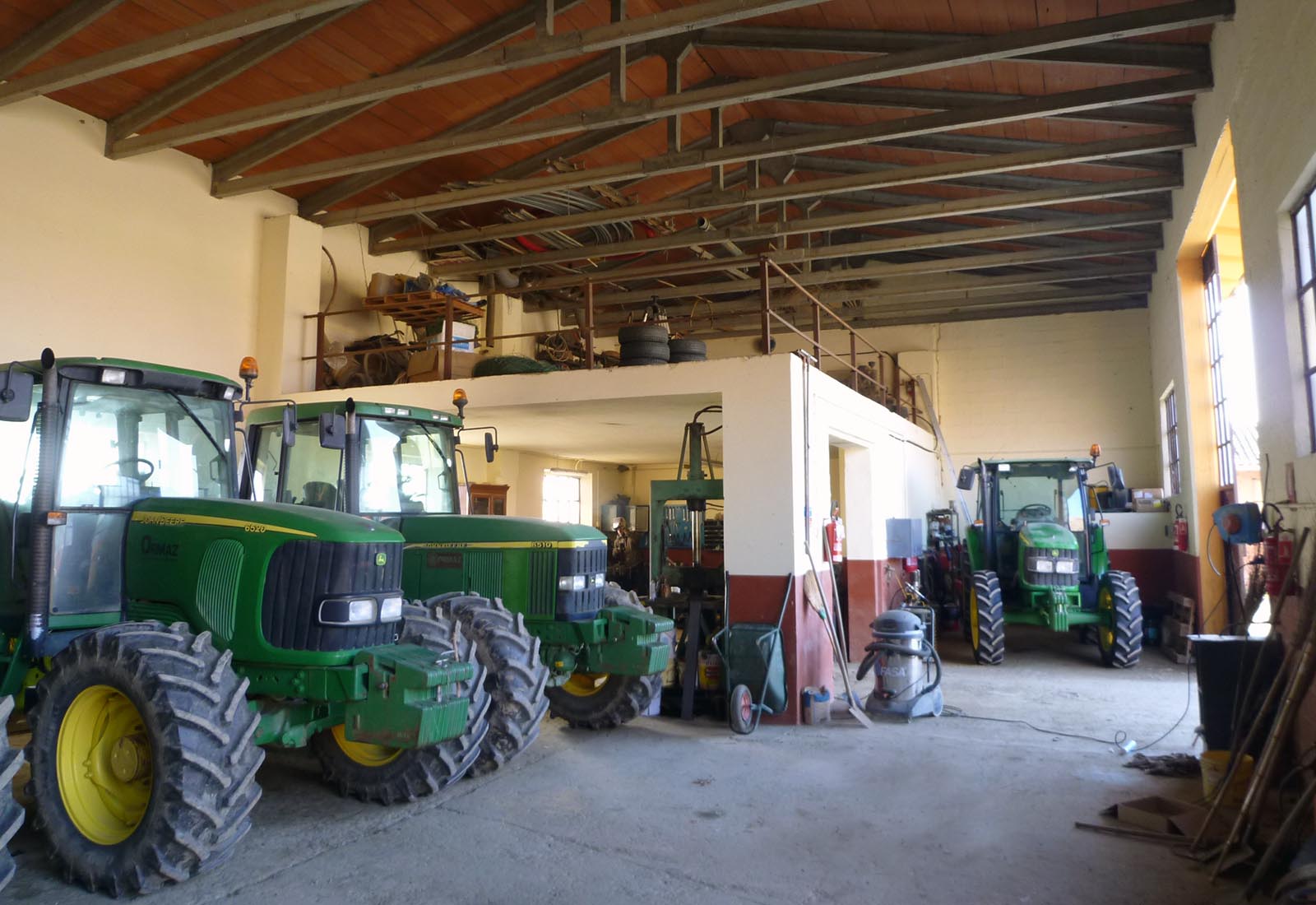 Azienda agricola a Pieve del Cairo - Ricovero macchine agricole