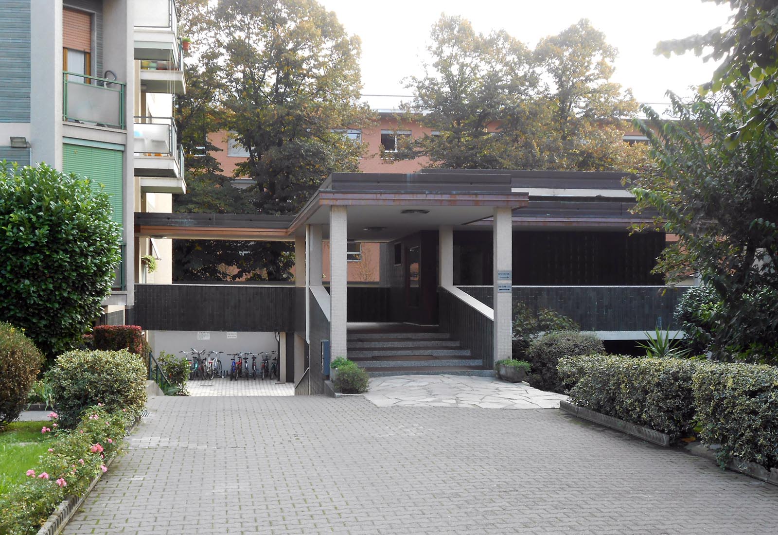 Edifici residenziali a Milano in via Romolo - La portineria