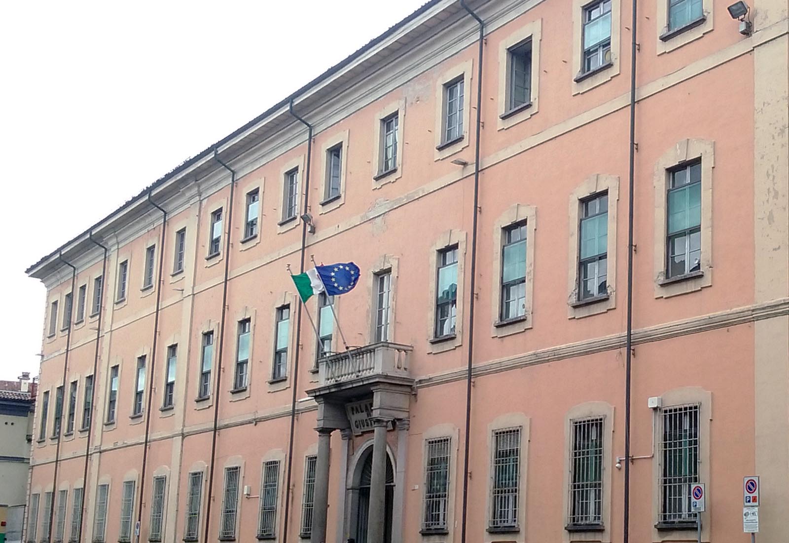 Courthouse building renovation in Pavia - View