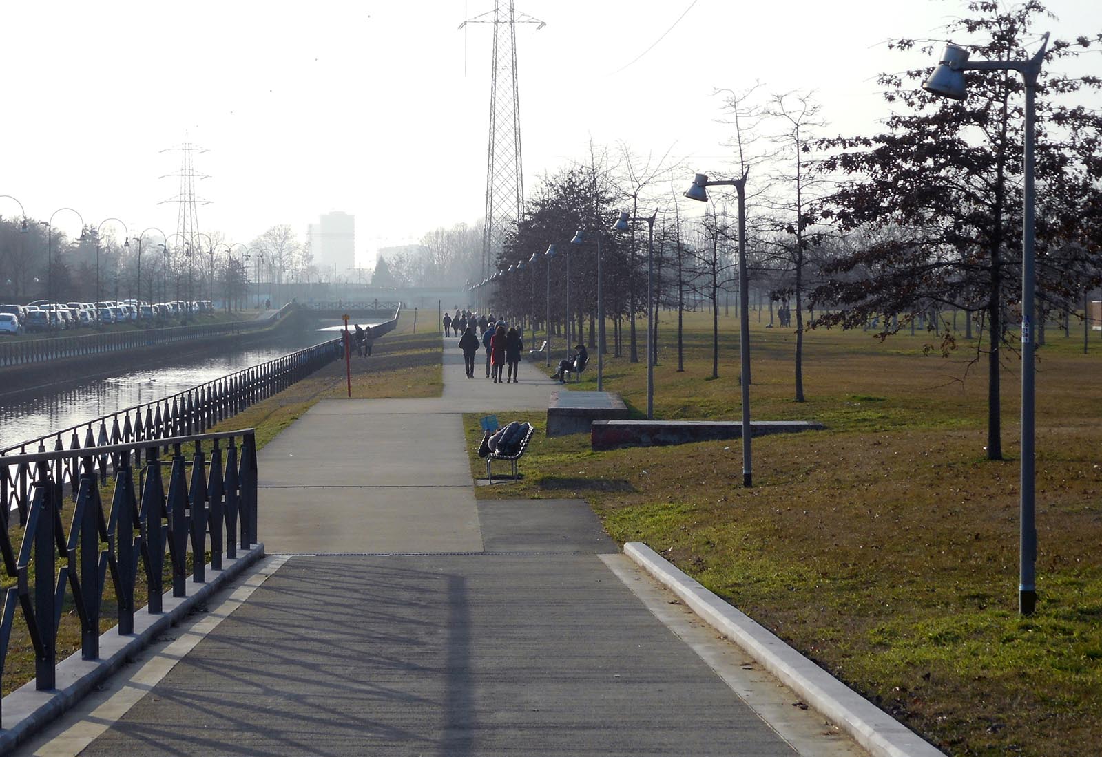 Pathway along Naviglio Martesana in Vimodrone - View