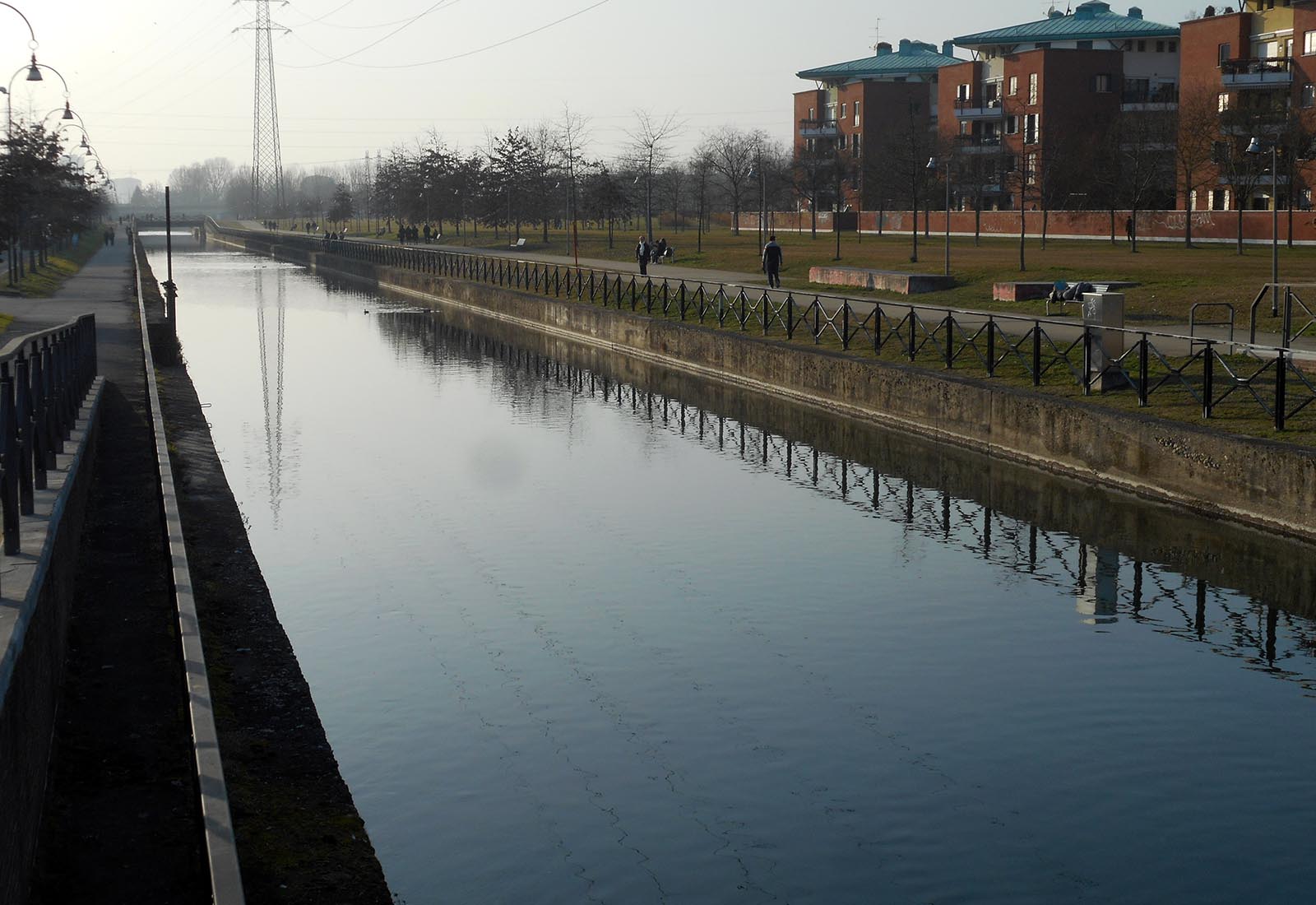 Pathway along Naviglio Martesana in Vimodrone - View