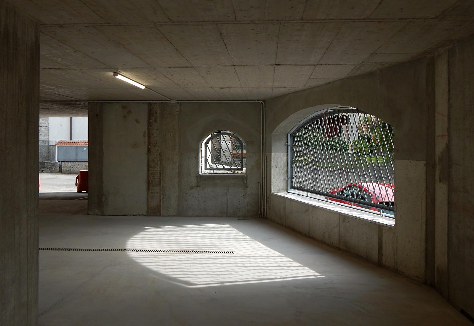 Public underground garage in Gravedona - Detail of the intermediate parking area