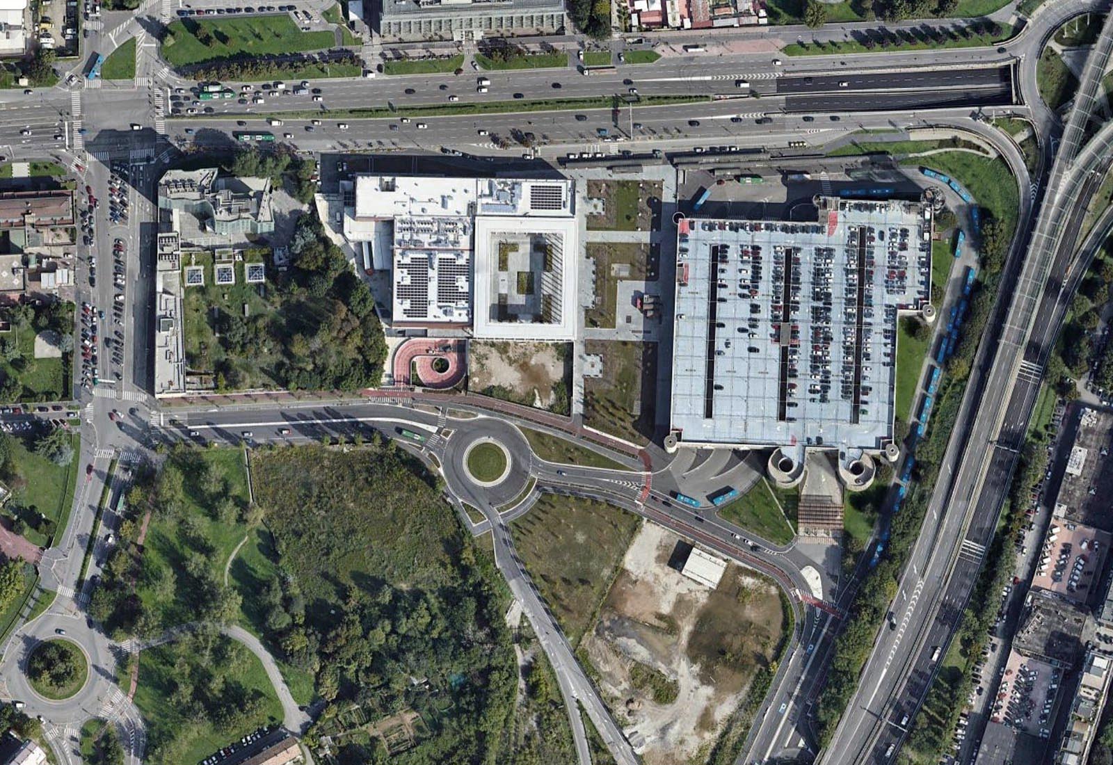 Temporary social house in the Famagosta area in Milan - Zenith aerial view