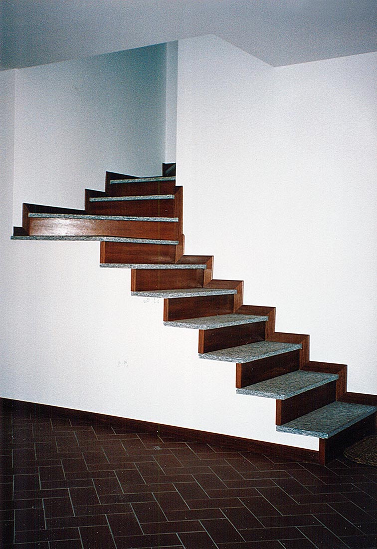 House interior renovation in Nerviano - View of the staircase