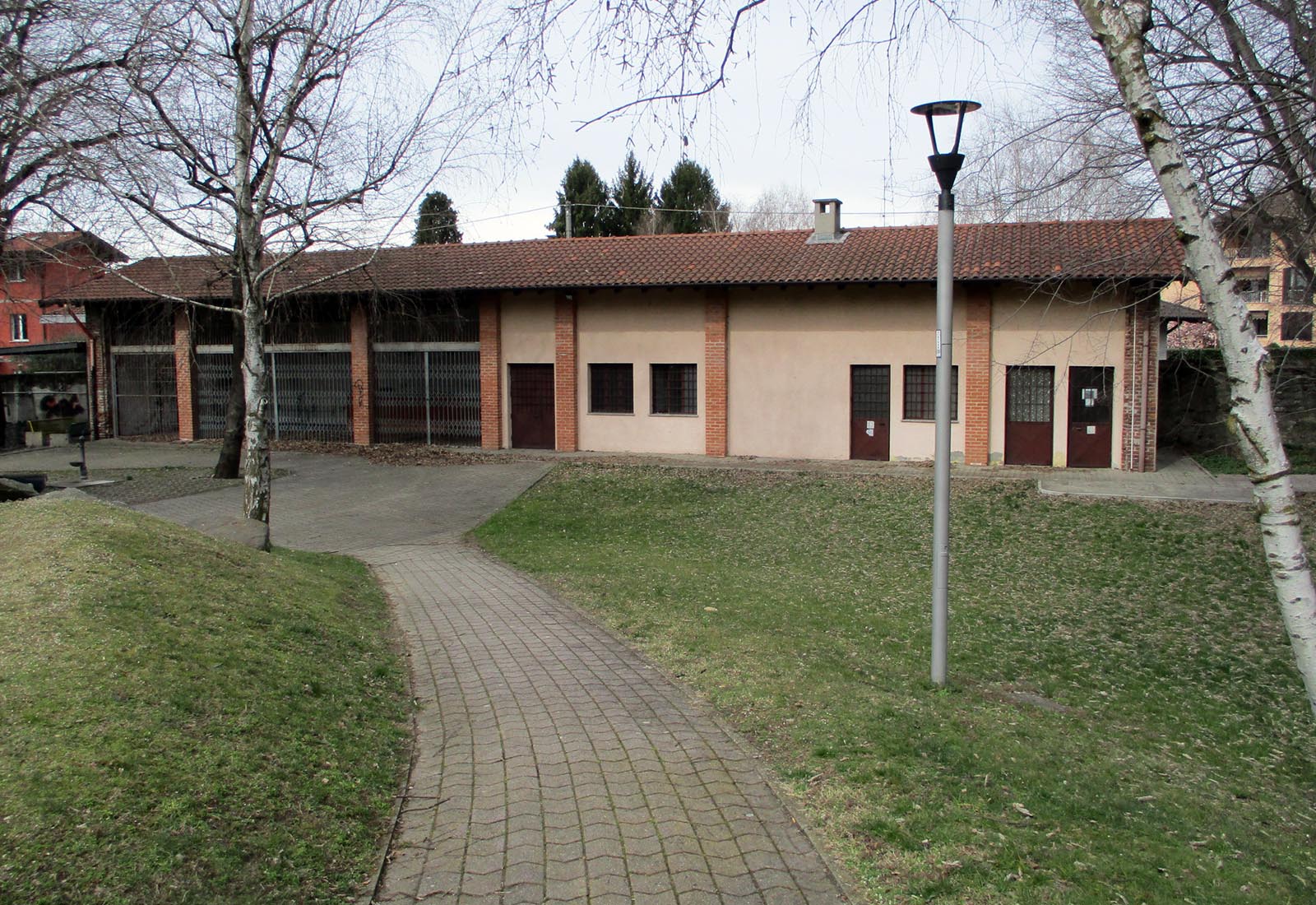 Casa nel parco Caduti Nassirya a Somma Lombardo - Vista dell'edificio esistente