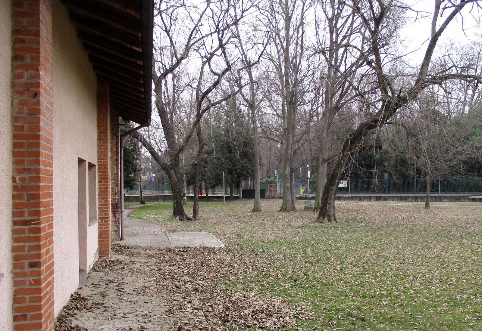 Casa nel parco Caduti Nassirya a Somma Lombardo - Vista dell'edificio esistente