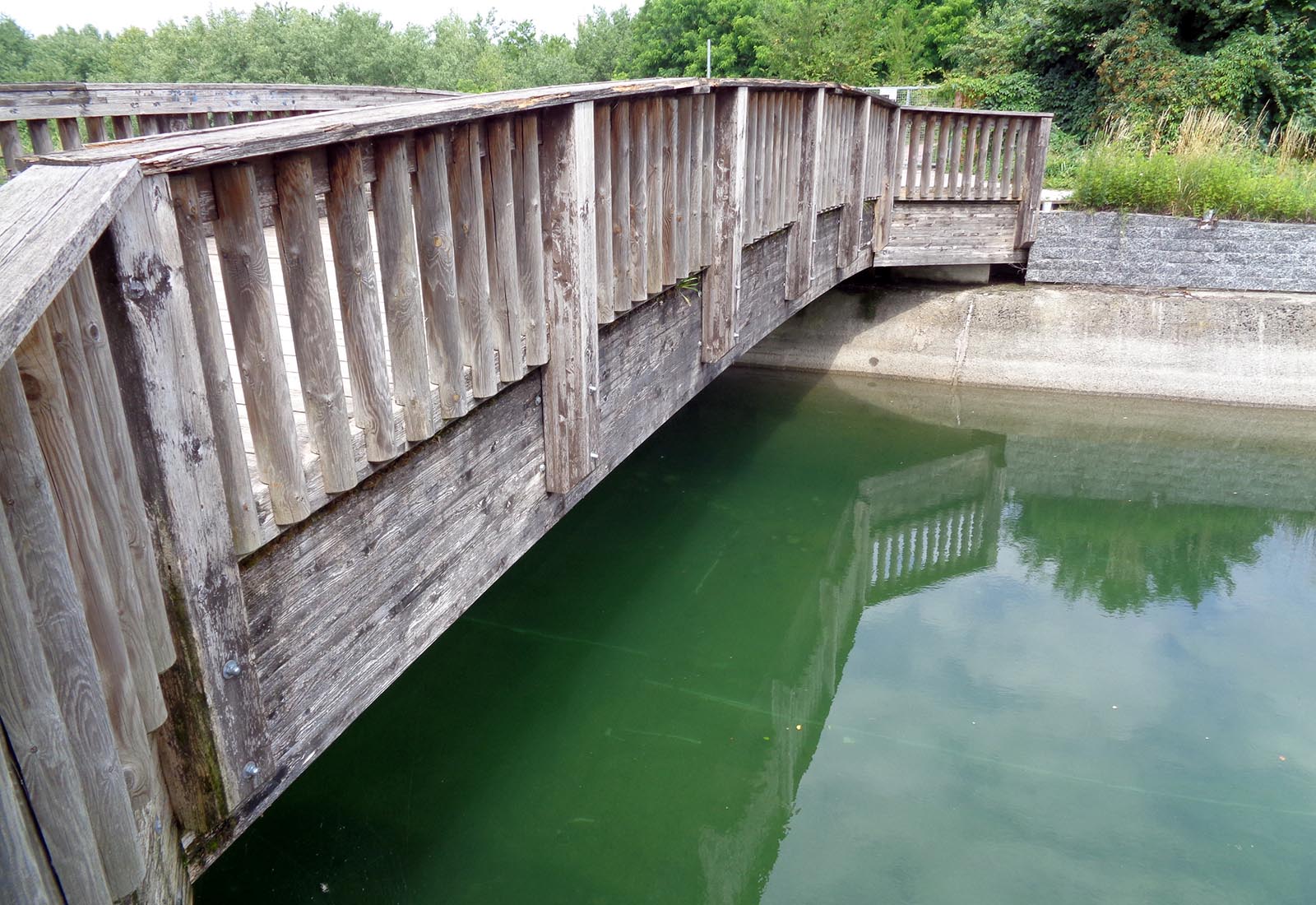 Railroad overpass and bridge over Villoresi canal in Paderno Dugnano - View of the current situation