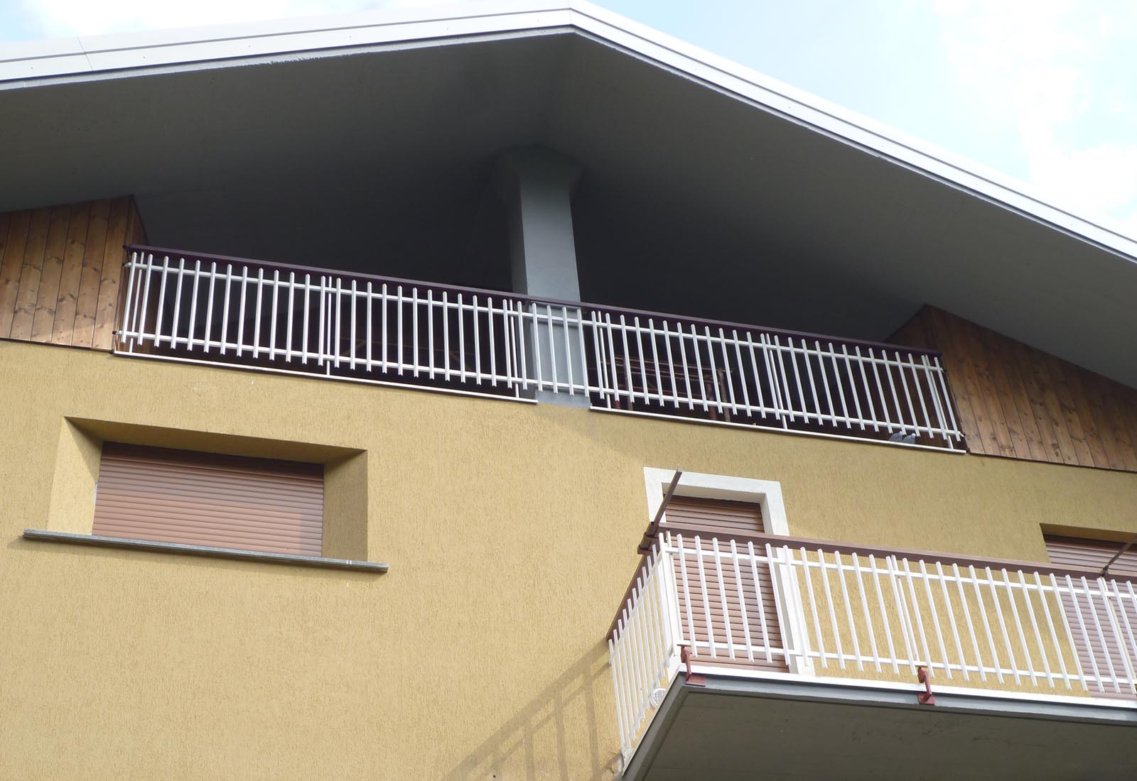 Residential building renovation in Aprica - Detail of the facade