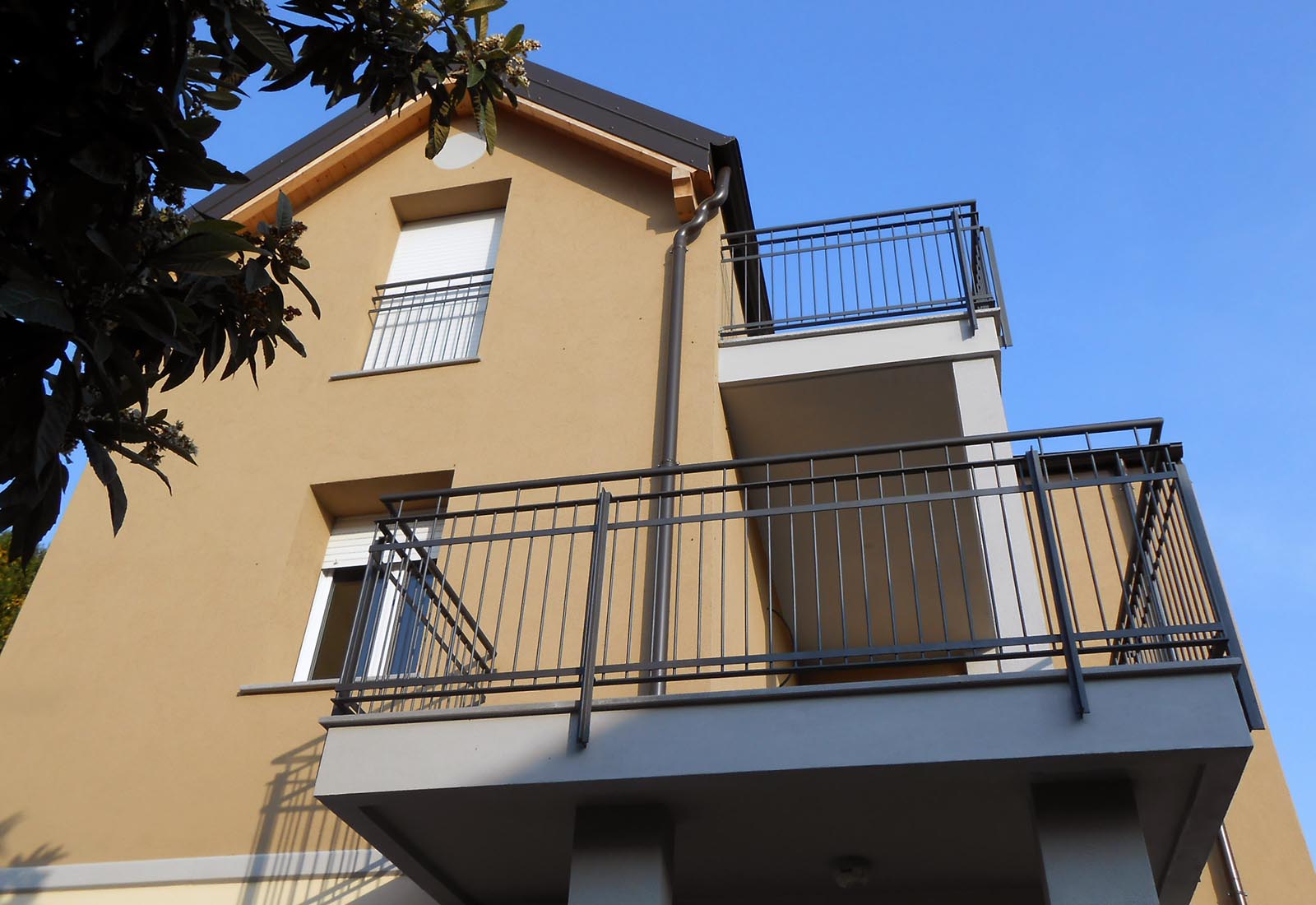 House in dei Mille street in Rho - Detail of the facade