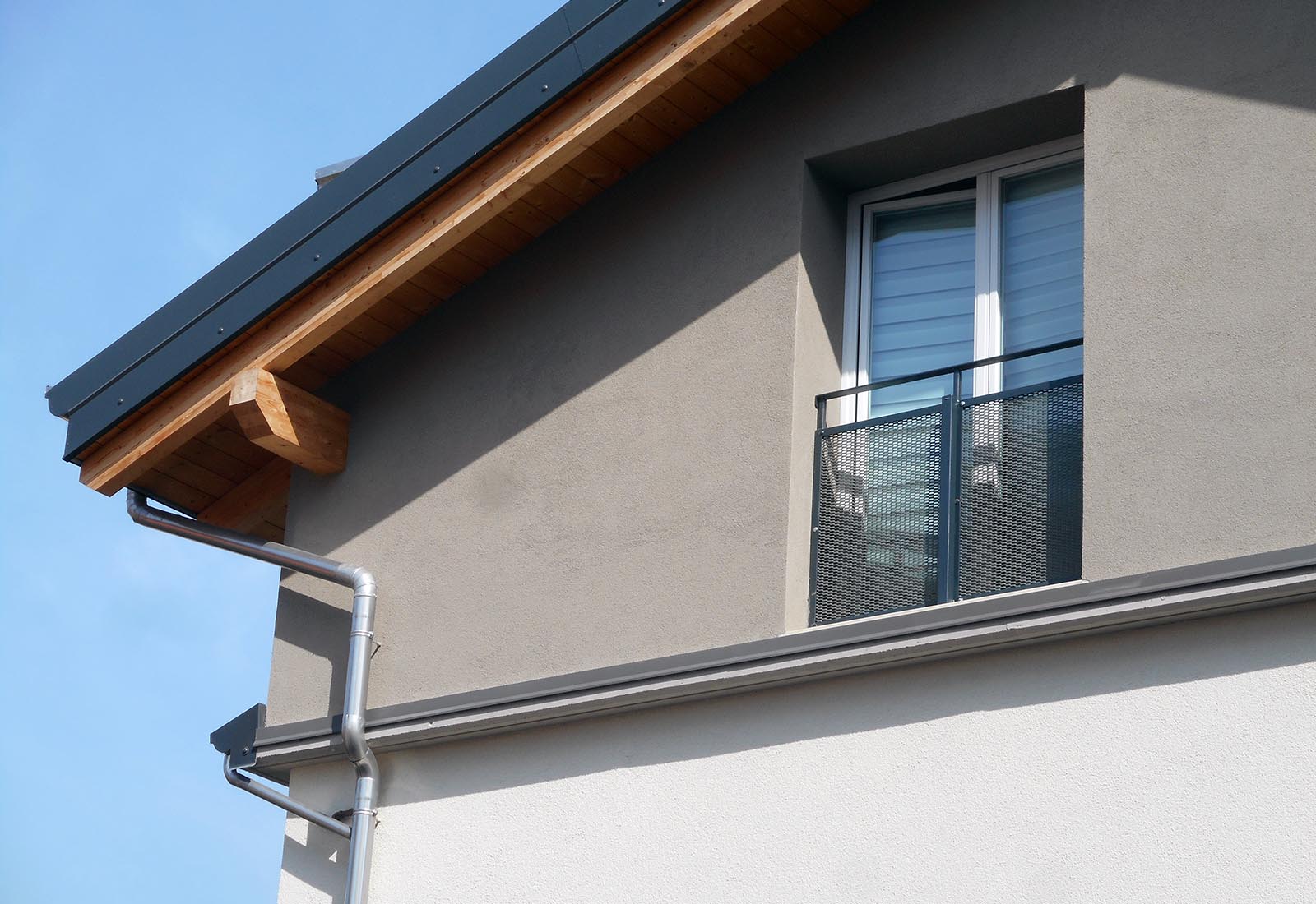 House in Crocefisso street in Rho - Detail of the facade