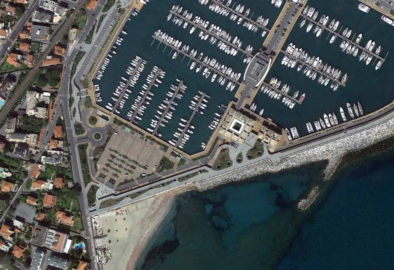 Edifici del nuovo porto di Loano - Vista aerea zenitale