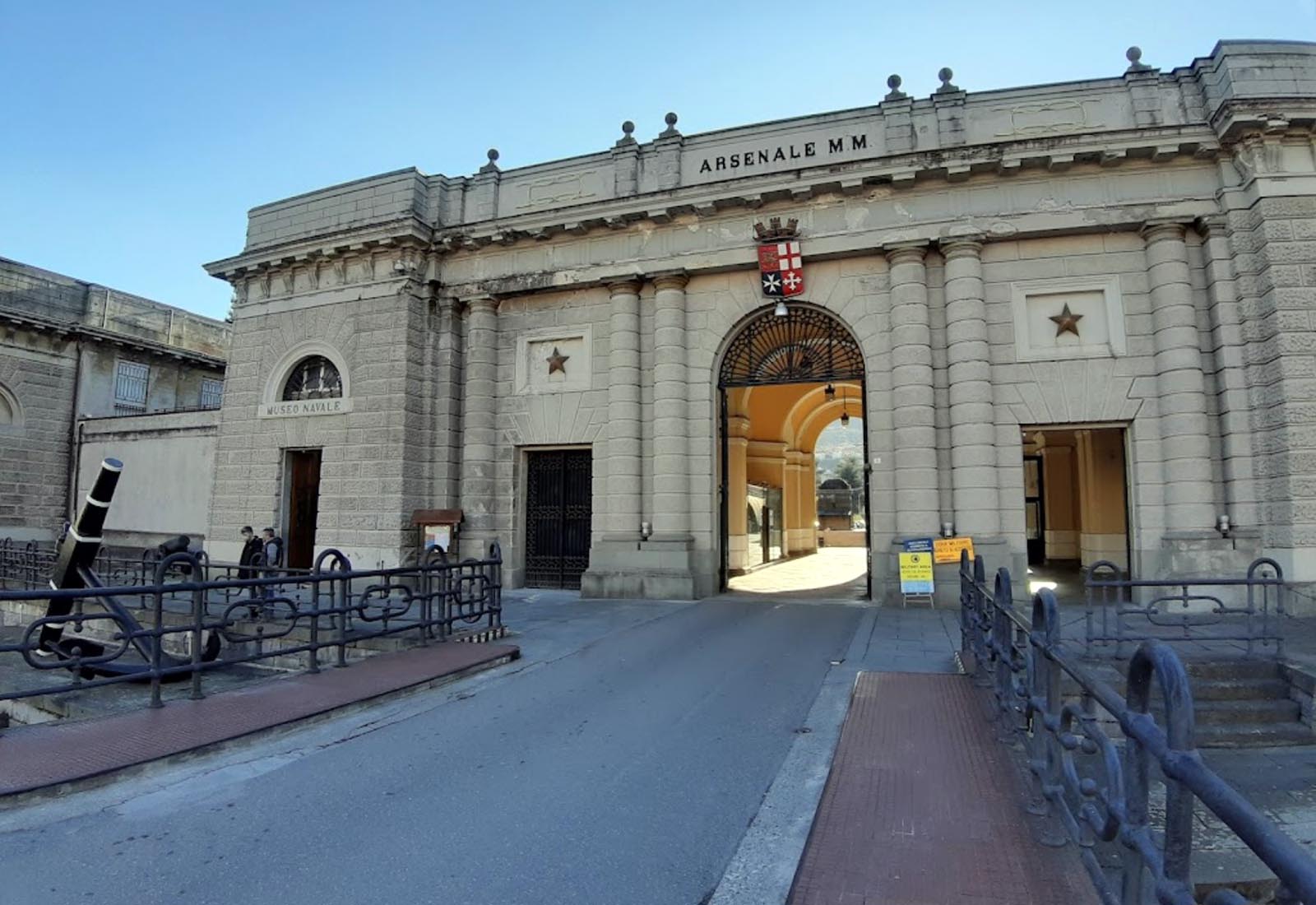 Officina di manutenzione presso l’Arsenale di La Spezia - L'ingresso all'arsenale