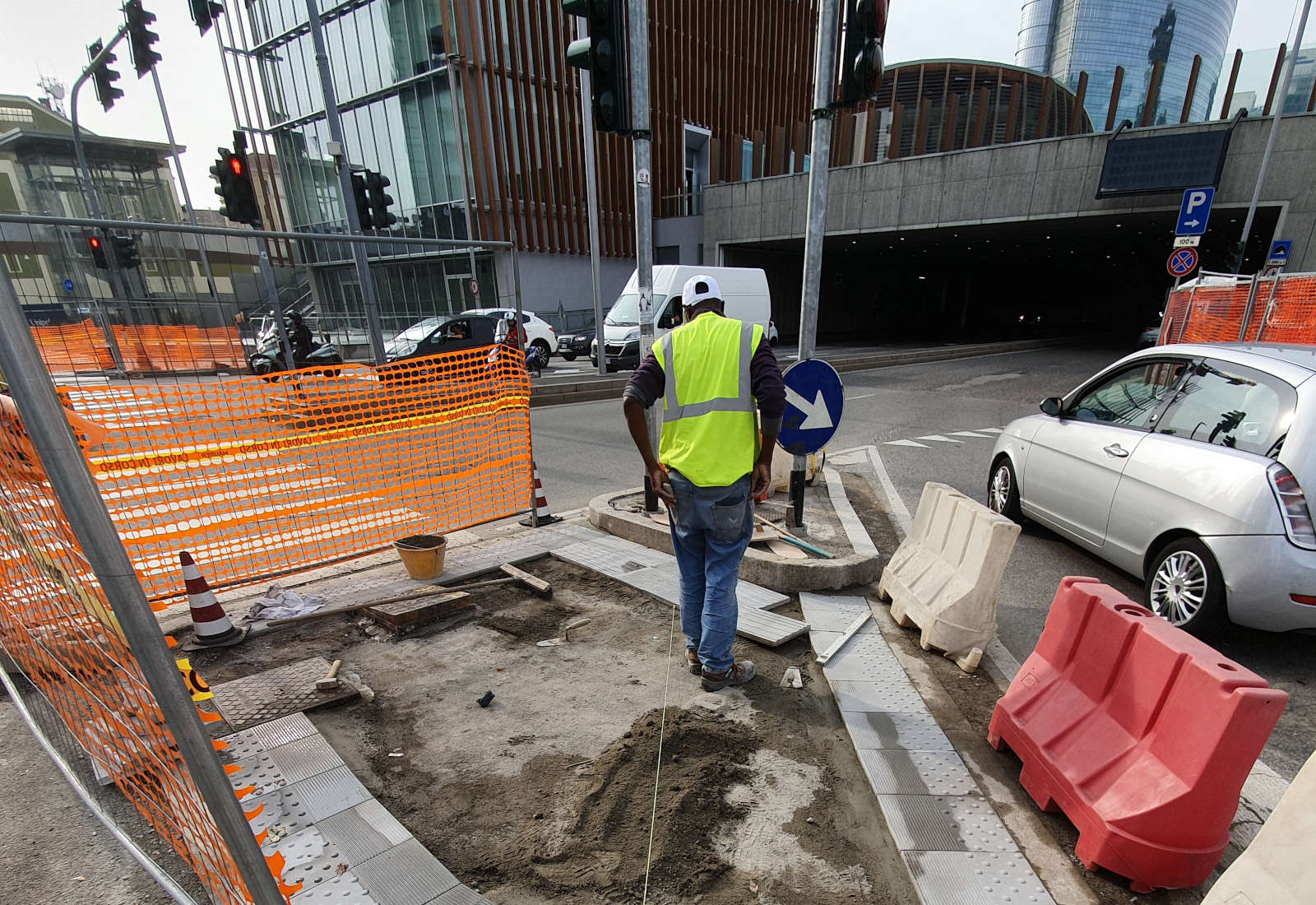 Sistemazione incroci via M. Gioia a Milano - Il cantiere dell'incrocio Gioia Liberazione