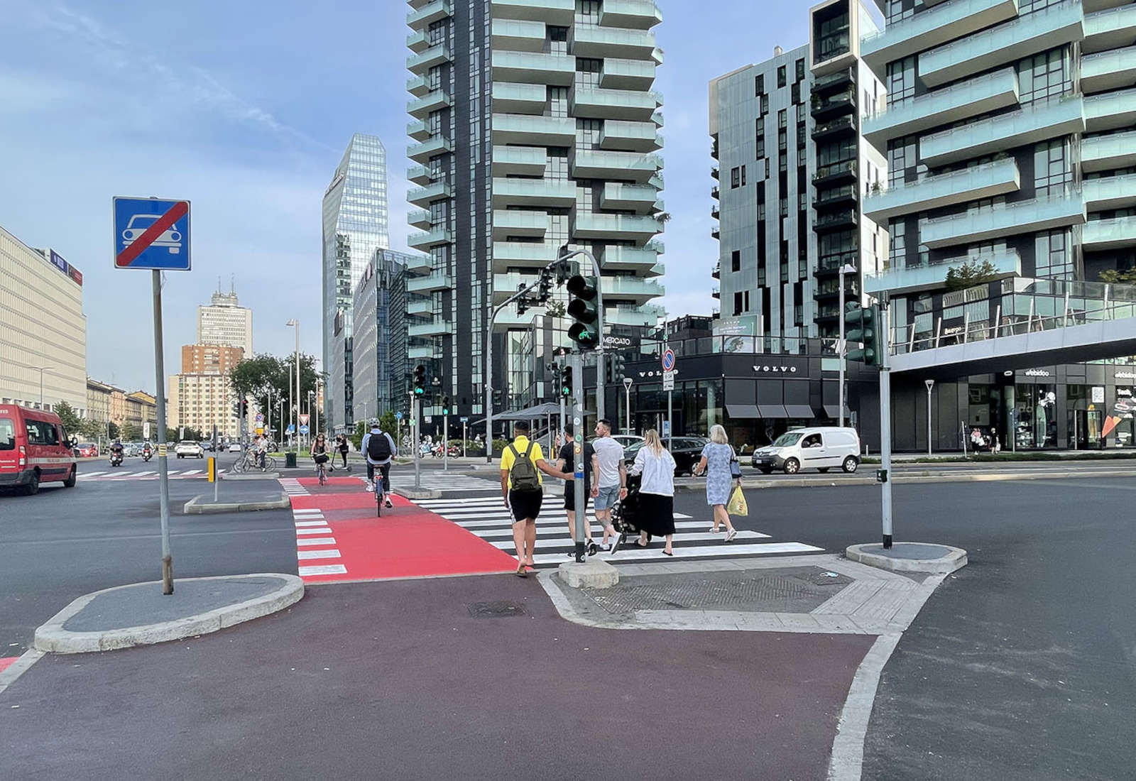 Sistemazione incroci via M. Gioia a Milano - Vista dell'incrocio Gioia Liberazione